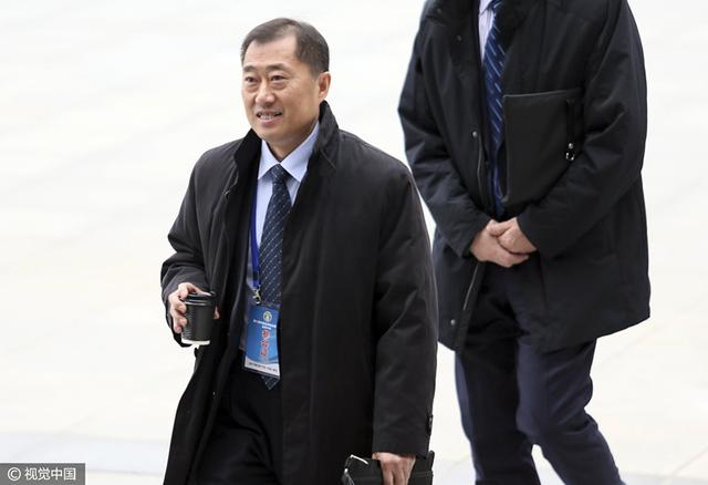 她怀里抱着桃太郎，一屁股坐在地上，感叹道：哎，忽然好羡慕你们啊......两人不禁同时看向她，宋婉婷开口问道：傲雪，你羡慕我们什么啊？秦傲雪认真的说：我羡慕你们都有被叶大师英雄救美的经历，我怎么就没遇到过这样的事情......伊藤菜菜子急忙打断她，脱口道：傲雪你不要瞎说。